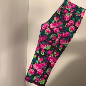 Betsy Johnson floral leggings. EUC.